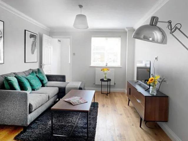 Flat for rent in Emmbrook, Wokingham