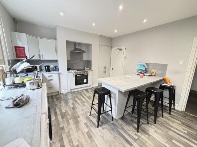 Flat for rent in Burley, Leeds