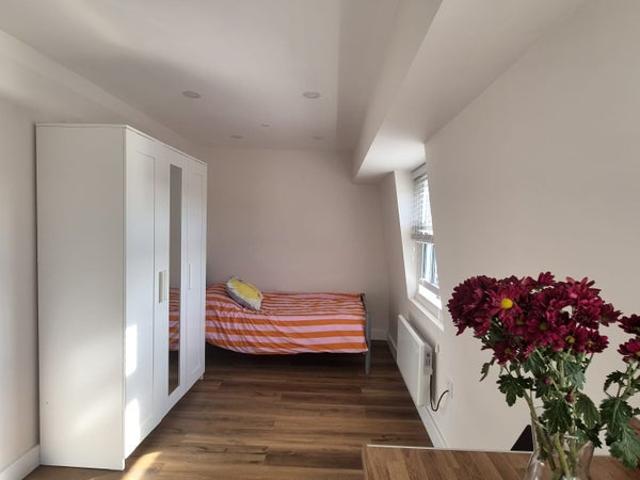 Flat for rent in London Borough of Islington, Greater London