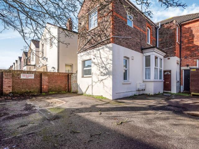 Flat for rent in Buckland, City Of Portsmouth