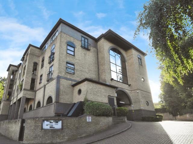 Flat for rent in Queens Park, Billericay