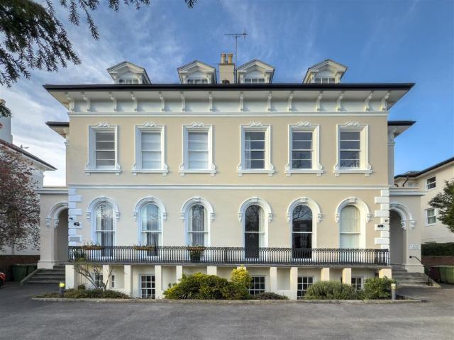 Flat for rent in Golden Valley, Gloucestershire