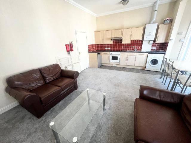 Flat for rent in Lansdowne, Springbourne