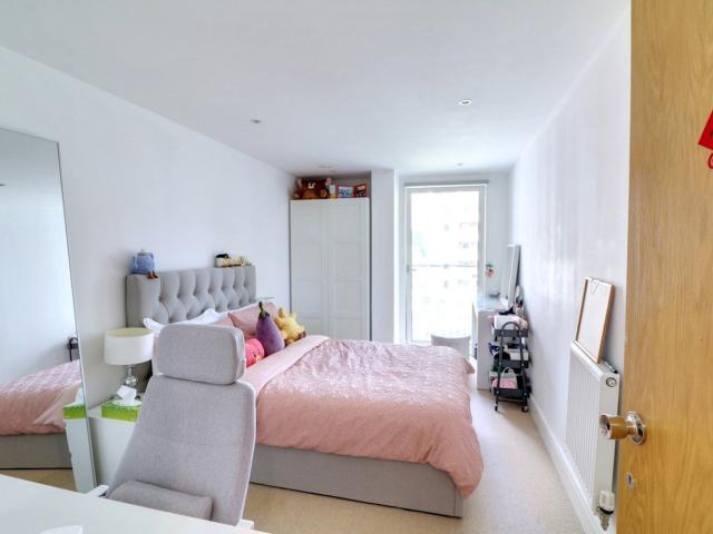 Flat for rent in Isle Of Dogs, Greater London