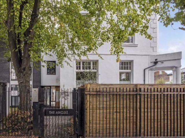 Flat for rent in Stockwell, Greater London