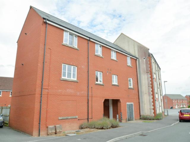 Flat for rent in North Petherton, Somerset