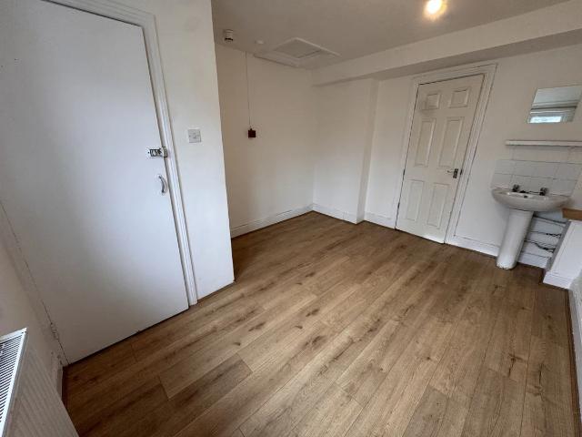 Flat for rent in South Hackney, Greater London