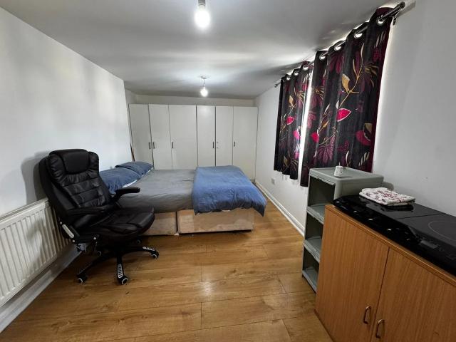 Flat for rent in London Borough of Merton, Mitcham