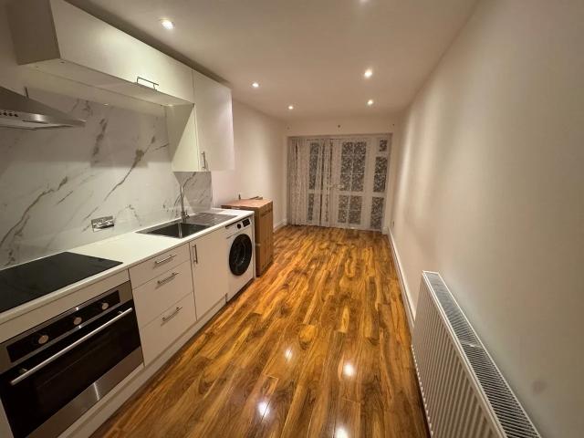Flat for rent in Ickenham, Greater London