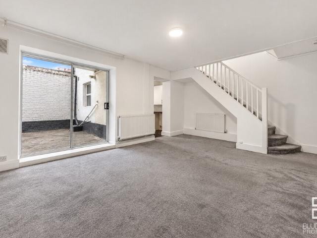Flat for rent in London Borough of Croydon, Greater London