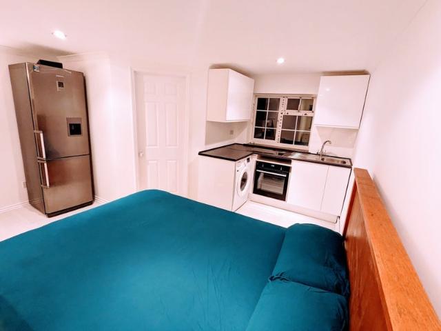 Flat for rent in Cippenham, Slough