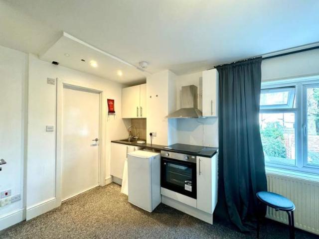 Flat for rent in Hendon Central, Greater London