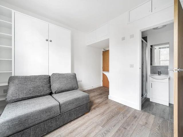 Flat for rent in London Borough of Lewisham, Greater London
