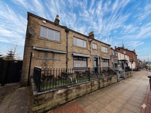 Flat for rent in Lee Bank, Greater Manchester