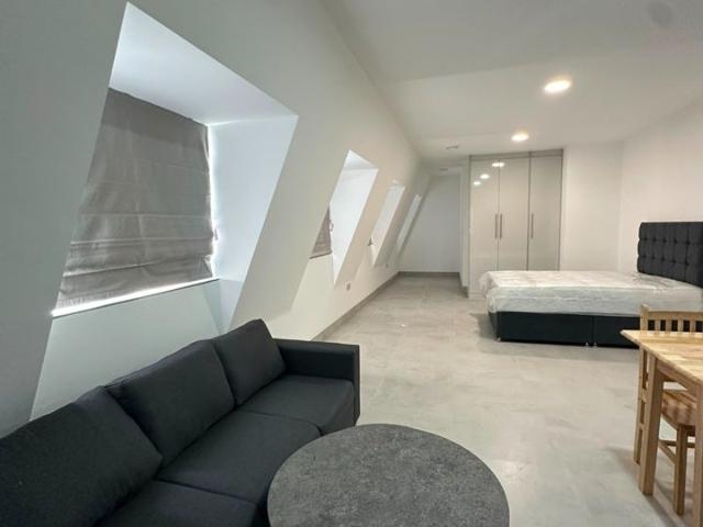Flat for rent in London Borough of Ealing, Hanwell