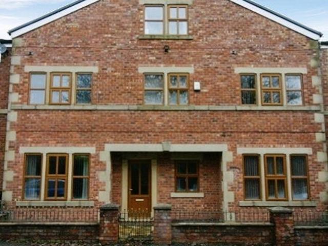 Flat for rent in Bury, Greater Manchester