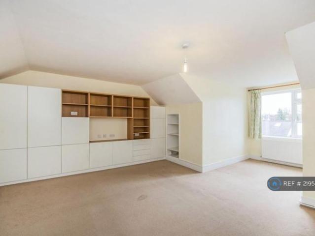 Flat for rent in London Borough of Sutton, Greater London