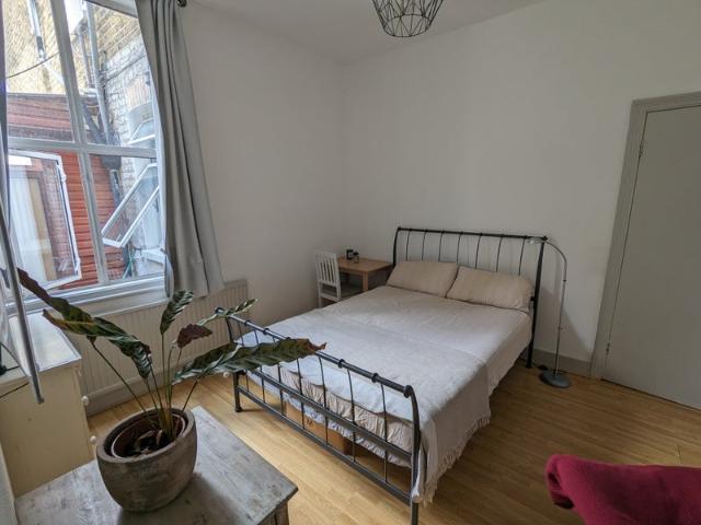 Flat for rent in Brondesbury Park, Greater London