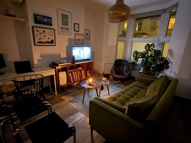 Flat for rent in West Hackney, Greater London