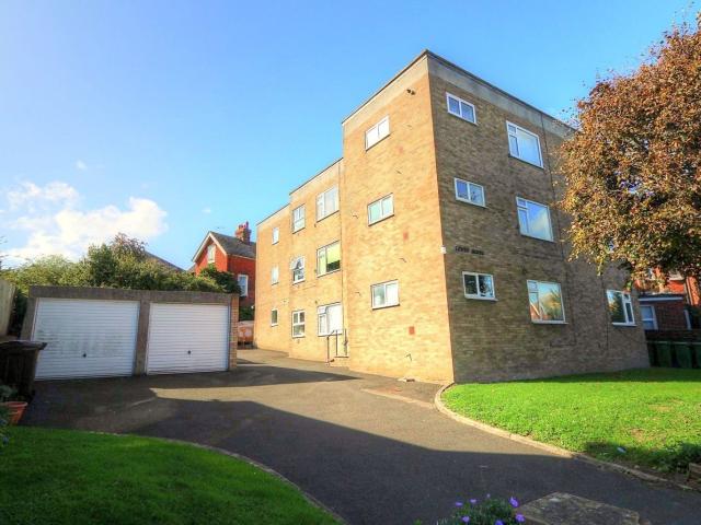 Flat for rent in Upperton, Eastbourne