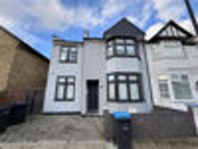Flat for rent in Lower Edmonton, Edmonton