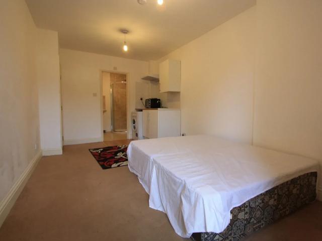 Flat for rent in West Kensington, Greater London