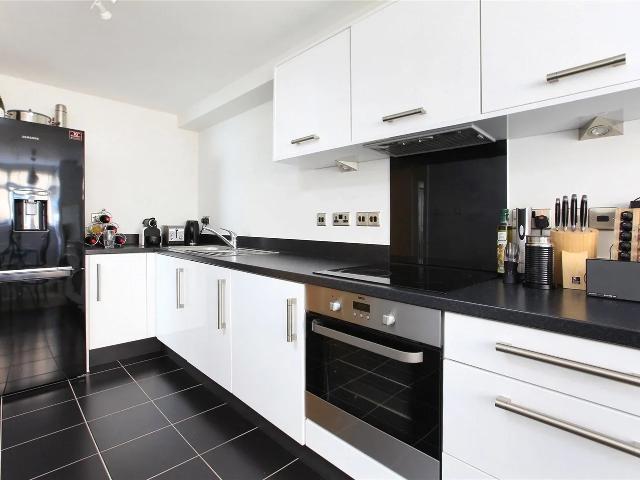Flat for rent in London Borough of Lambeth, Greater London