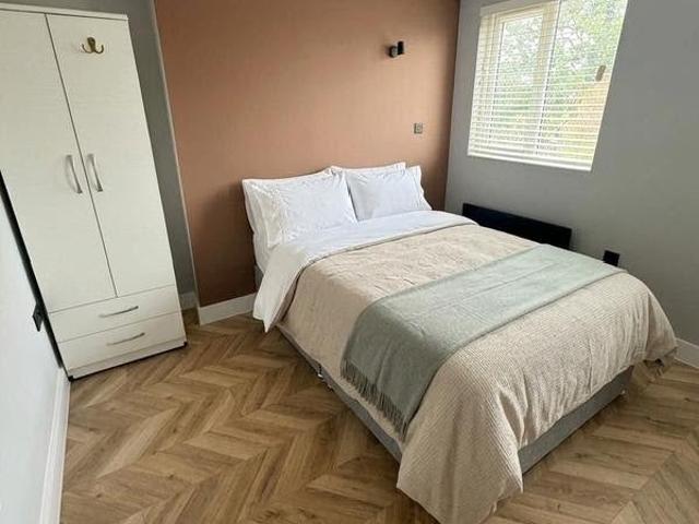 Flat for rent in New Haw, Runnymede