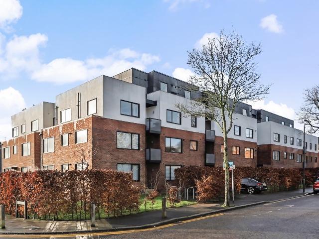 Flat for rent in Falconwood, Greater London
