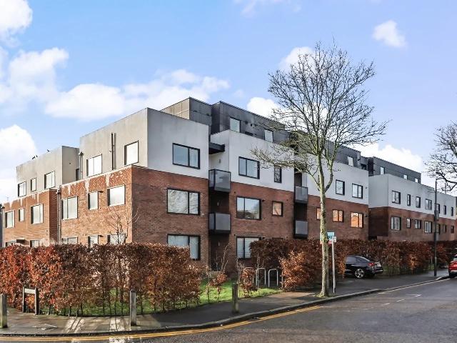 Flat for rent in Falconwood, Greater London