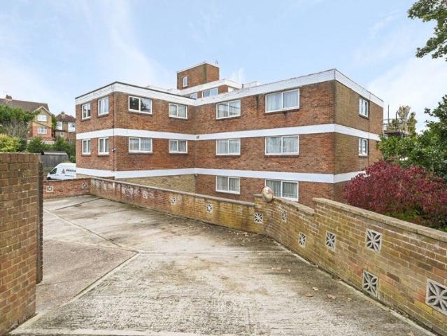Flat for rent in Bohemia, Guestling Green
