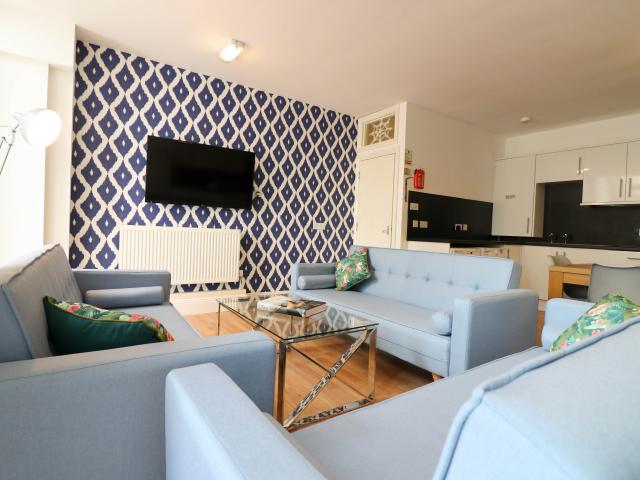 Flat for rent in Lipson, Mount Wise