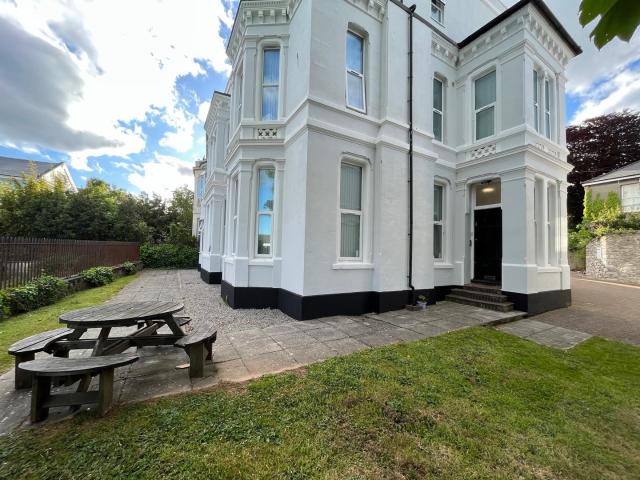 Flat for rent in Mount Wise