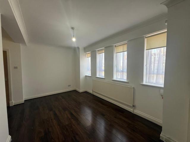 Flat for rent in Gants Hill, Greater London