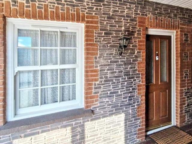 Flat for rent in Pentre, Ton Pentre