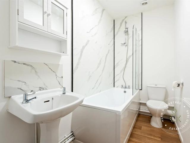 Flat for rent in Falcon Lodge, Wales