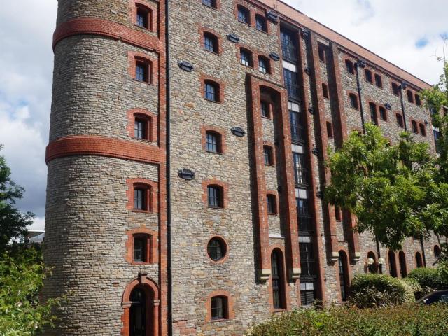 Flat for rent in Newtown, Falcon Lodge
