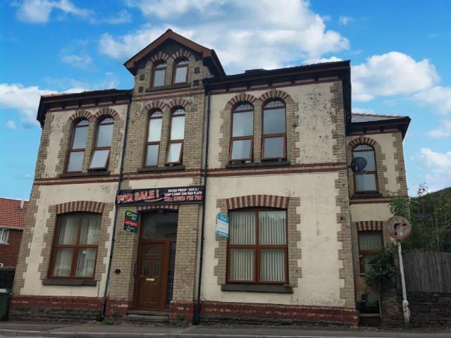 Flat for rent in Pen-y-coedcae, Pontypridd