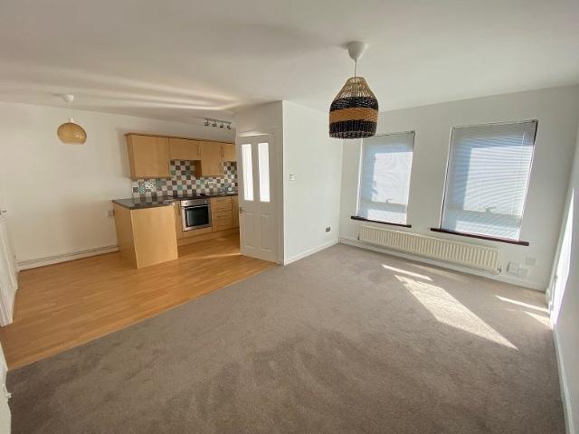 Flat for rent in Blackpill, Swansea