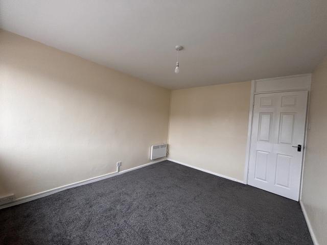 Flat for rent in Chadsmoor, Staffordshire