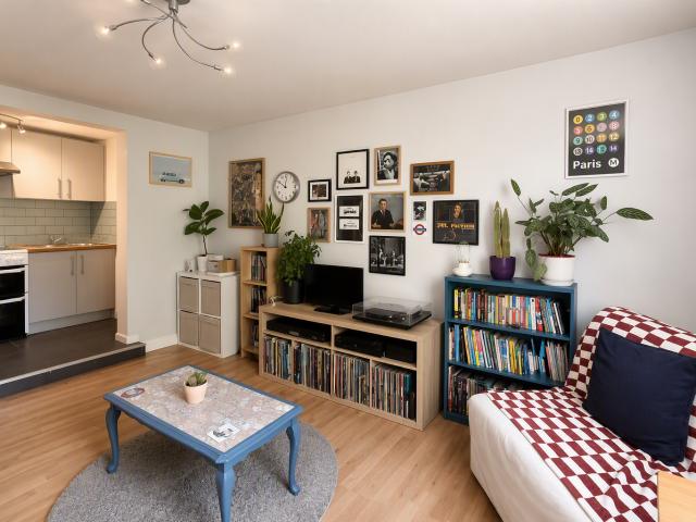 Flat for rent in Ewens Farm, Golden Valley
