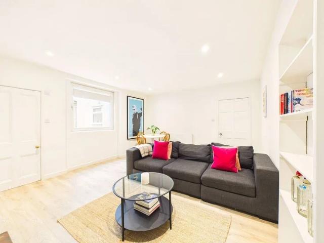 Flat for rent in Ewens Farm, Golden Valley