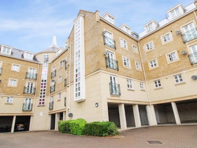 Flat for rent in Worcester Park Estate, Monks Orchard