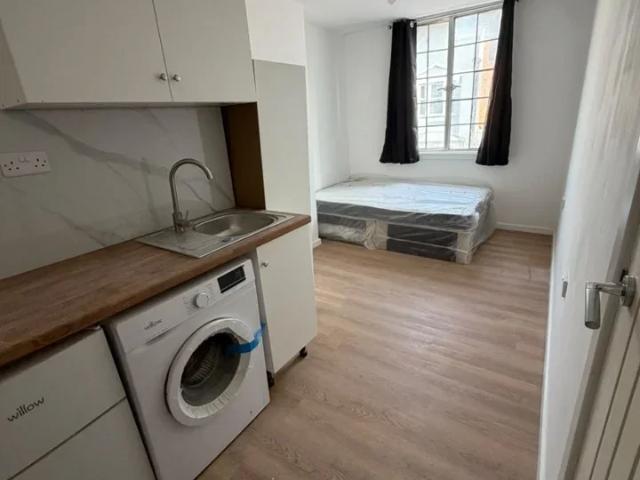 Flat for rent in London Borough of Croydon, Greater London