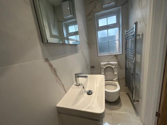 Flat for rent in London Borough of Merton, Mitcham