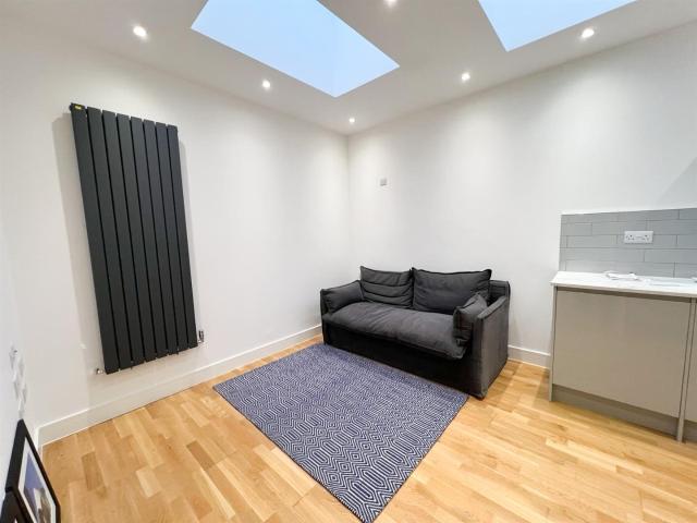 Flat for rent in London Borough of Croydon, Greater London