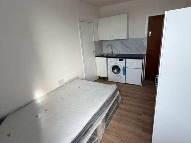 Flat for rent in London Borough of Croydon, Greater London