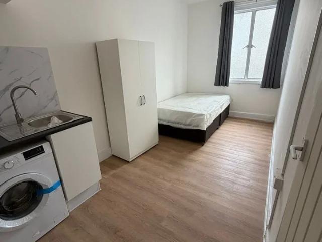 Flat for rent in London Borough of Croydon, Greater London