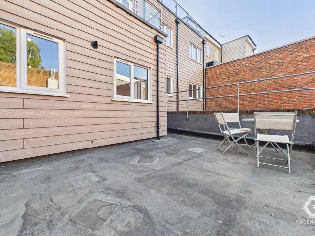 Flat for rent in Perryfields, West Sussex