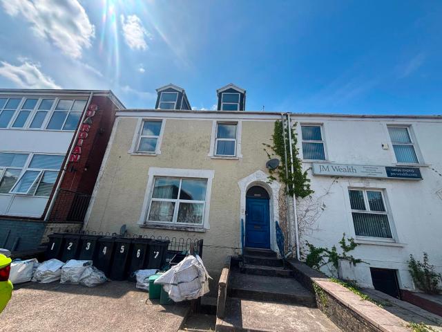 Flat for rent in Cimla, Neath